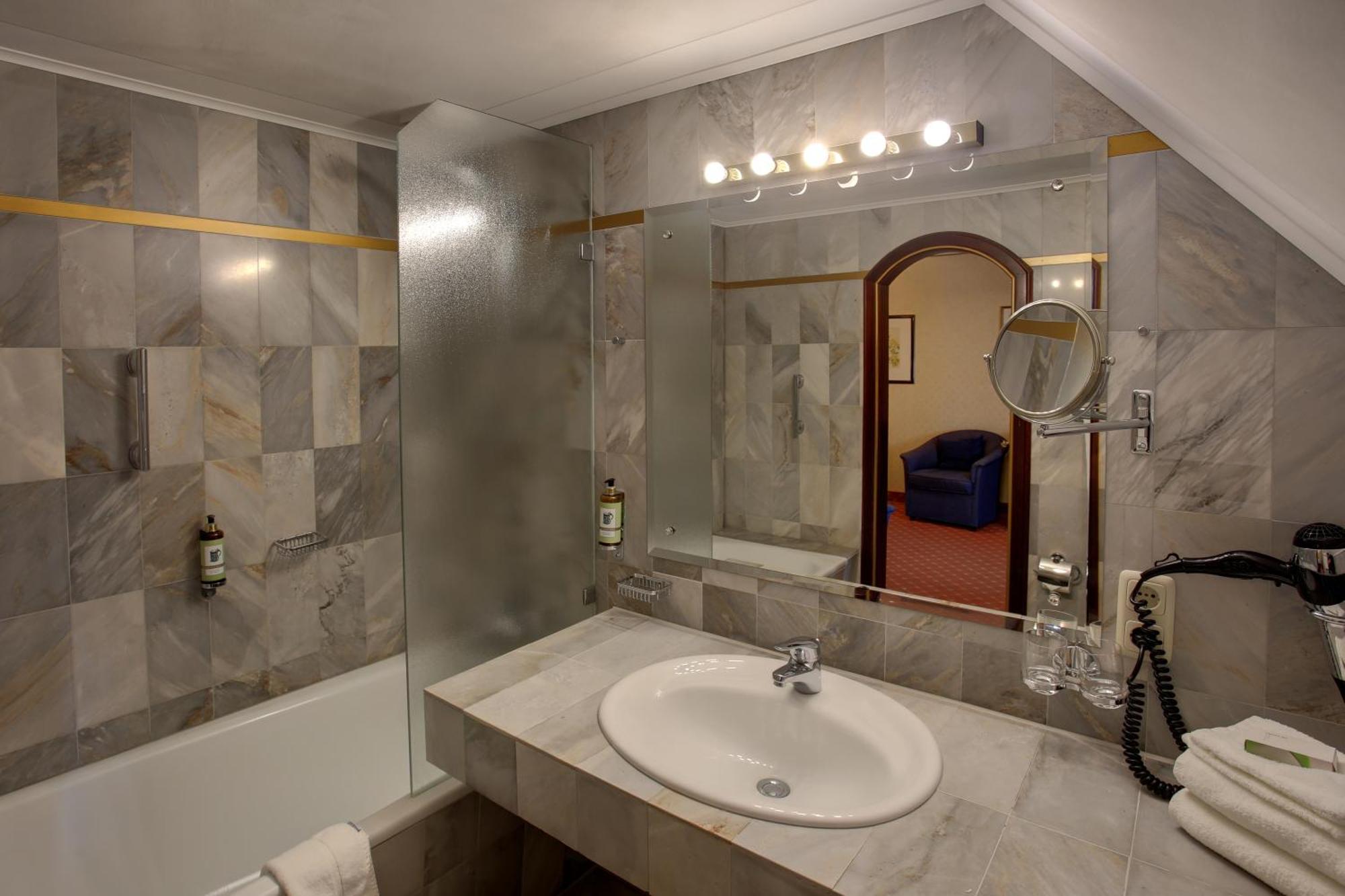 Hotel Brauereigasthof Landwehr-Braeu Reichelshofen Стая снимка