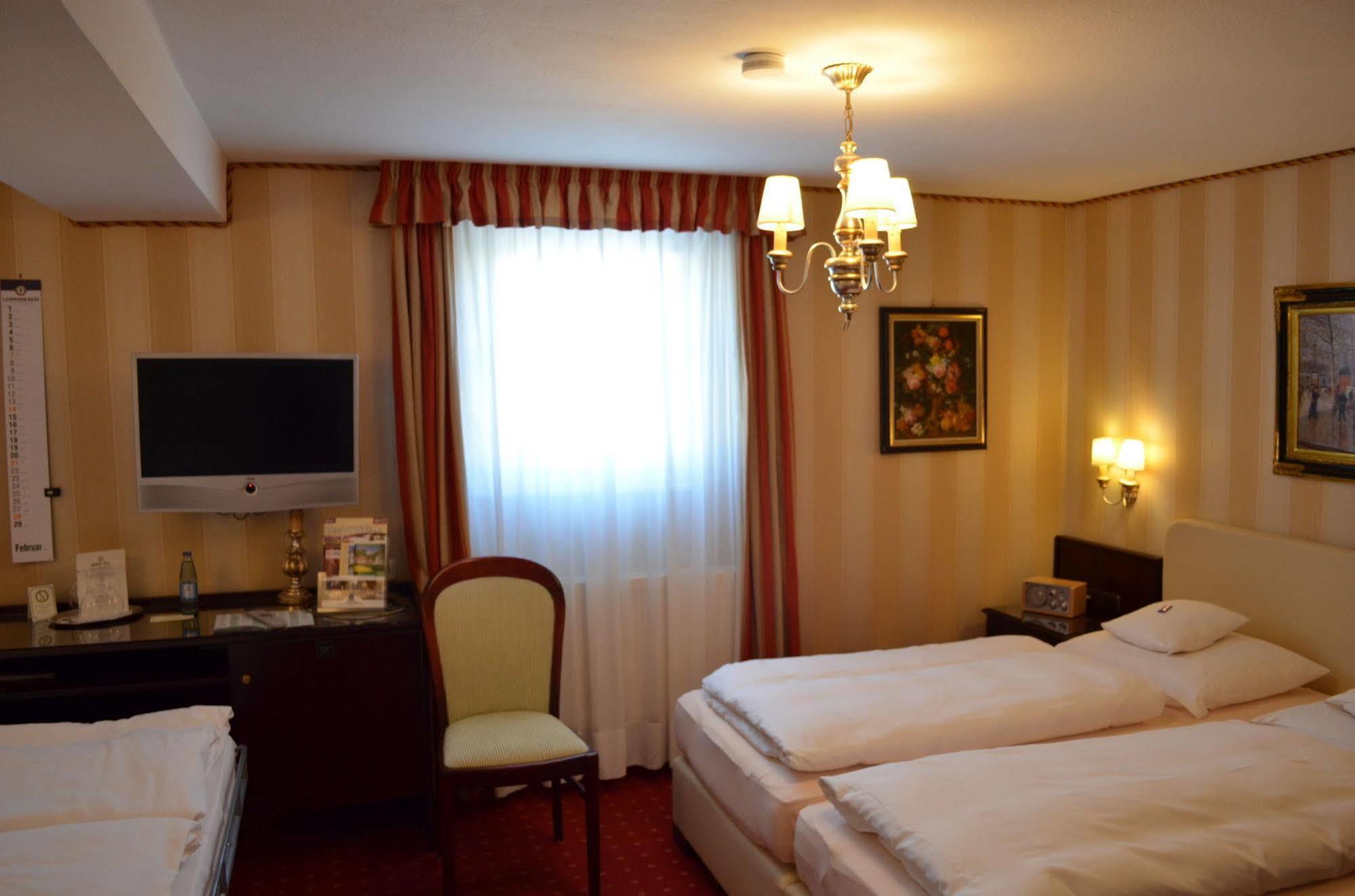 Hotel Brauereigasthof Landwehr-Braeu Reichelshofen Екстериор снимка